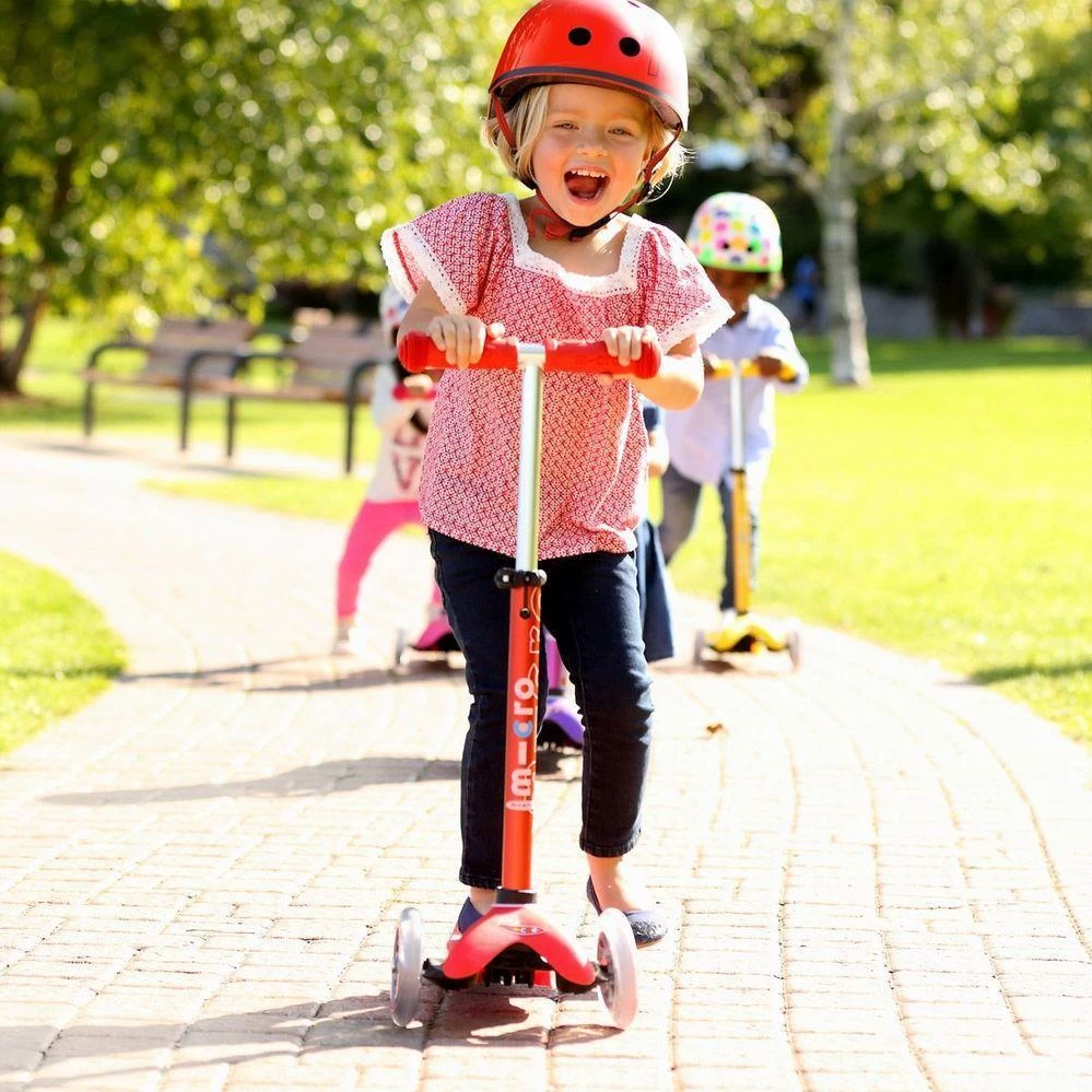 Mini Micro Deluxe Scooters 12 Mini Micro Deluxe Scooters - Image 10