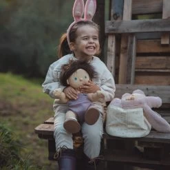 Olli Ella Dinkum Dolls Carry Cot Pansy -Kids Toy Shop olli ella olli ella dinkum dolls carry cot pansy 32552374698118