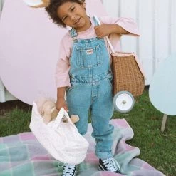 Olli Ella Dinkum Dolls Carry Cot Pansy -Kids Toy Shop olli ella olli ella dinkum dolls carry cot pansy 32552374796422