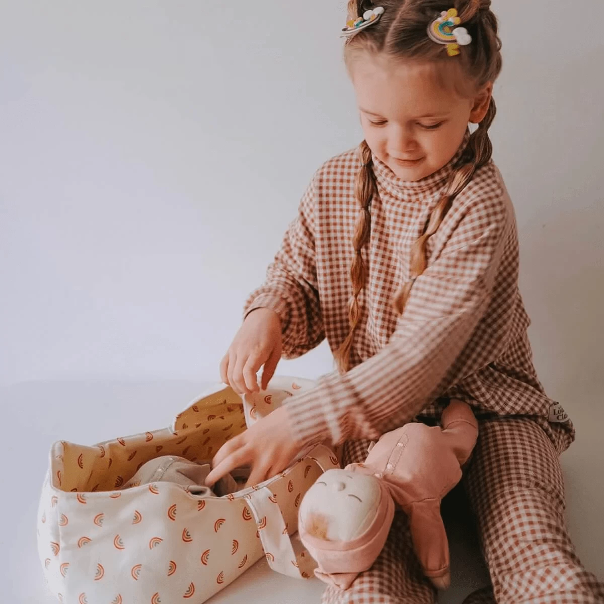 Olli Ella - Dinkum Dolls Carry Cot Rainbow Print 8 Olli Ella - Dinkum Dolls Carry Cot Rainbow Print - Image 6